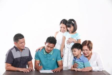 Family getting a St Peter Life Plan online